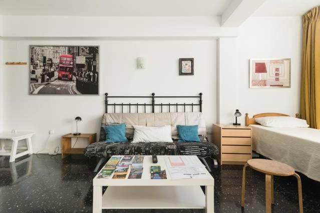 Bed, Living room, Photo of the whole room, Bedroom