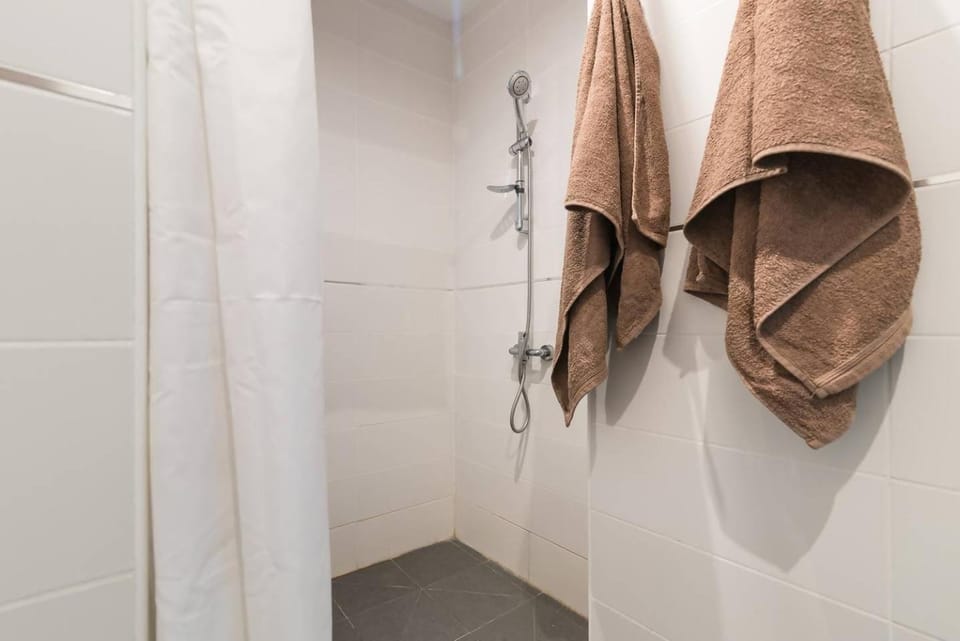 Shower, Bathroom, towels