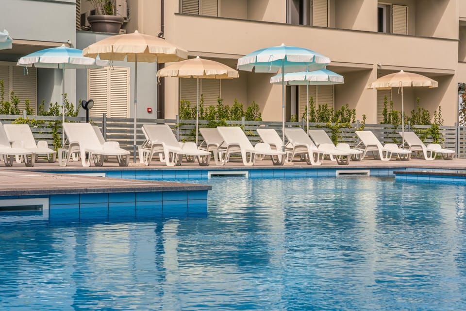 Swimming pool, Swimming pool