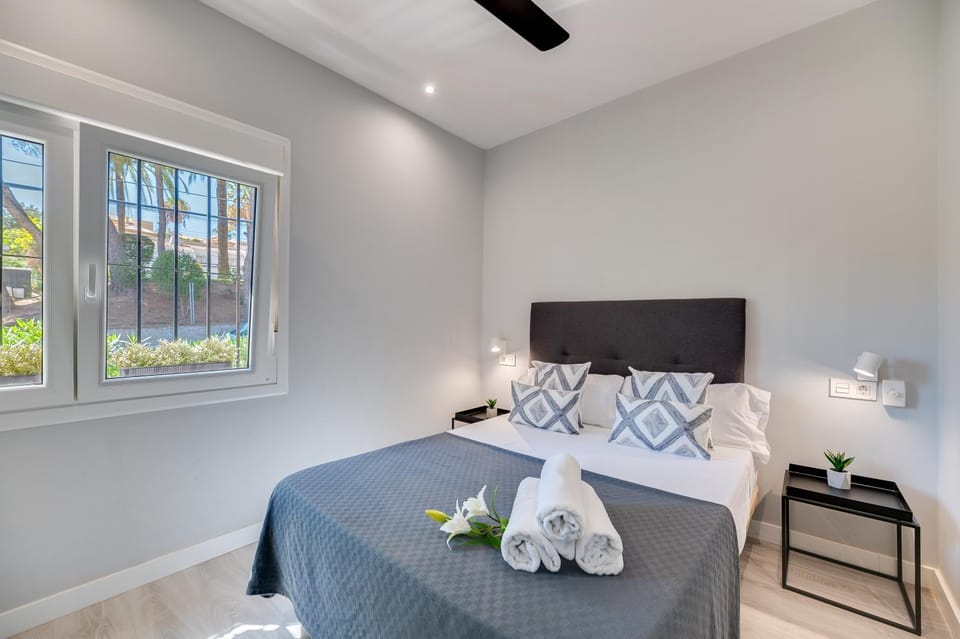 Bed, Photo of the whole room, Bedroom