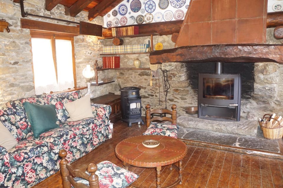 Casa de la Font de Dalt House in Ripollès