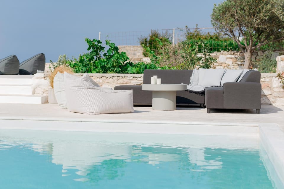 Living room, Swimming pool, Swimming pool