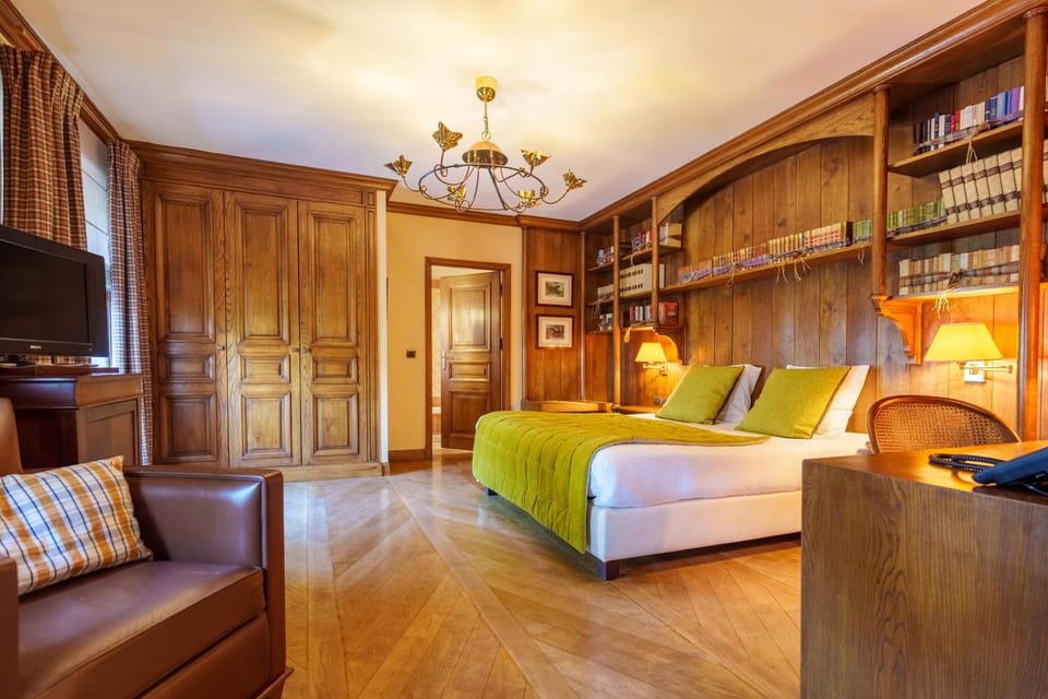 Library, wardrobe