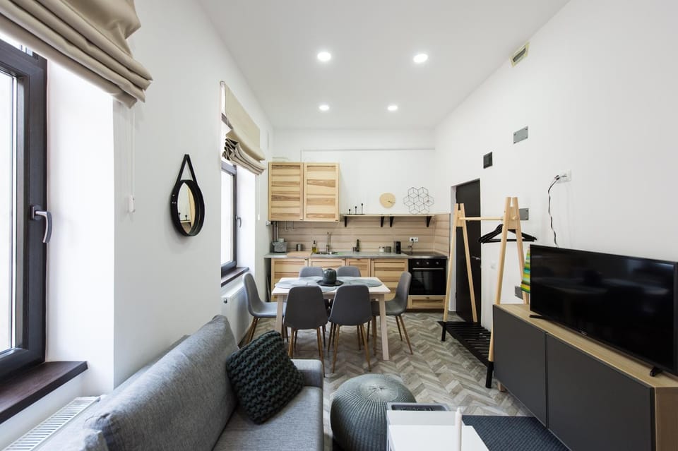 Kitchen or kitchenette, Living room, Decorative detail, Seating area, Dining area, Landmark view, Mountain view