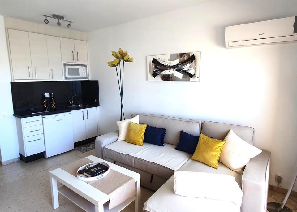 Kitchen or kitchenette, Living room, Bedroom