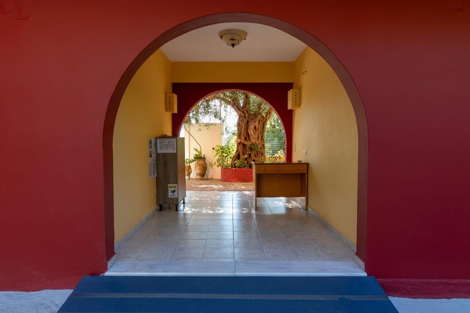 Facade/entrance, concierge