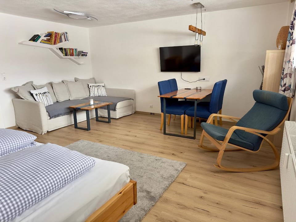 Communal lounge/ TV room, Library, TV and multimedia, Living room, Photo of the whole room, Seating area, Dining area