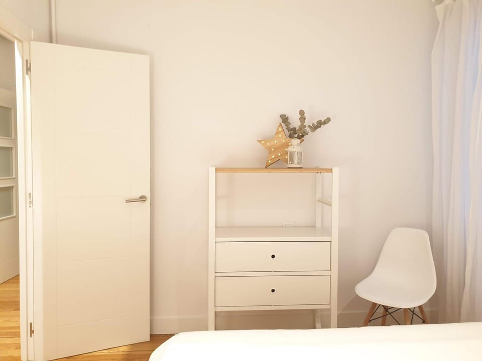 GREAT LOCATION & 130m2! Guggenheim & Parking Apartment in Bilbao