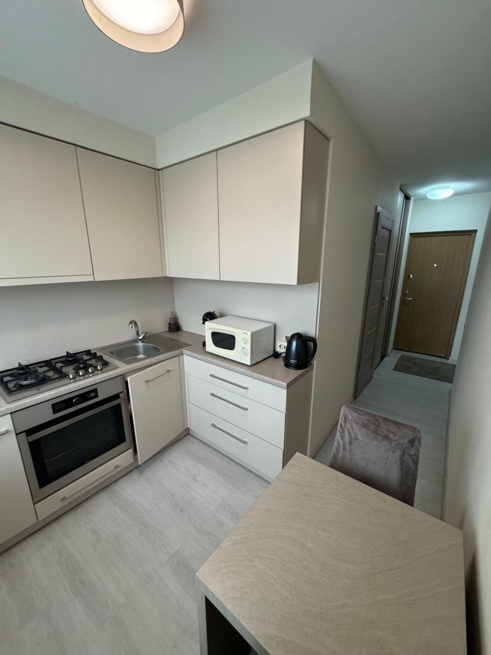 Dining area, microwave, oven, stove, kitchen, kitchen