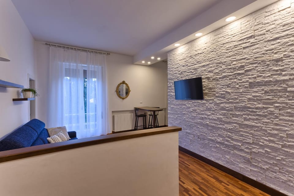 Day, Winter, TV and multimedia, Living room, Seating area, Dining area, On site