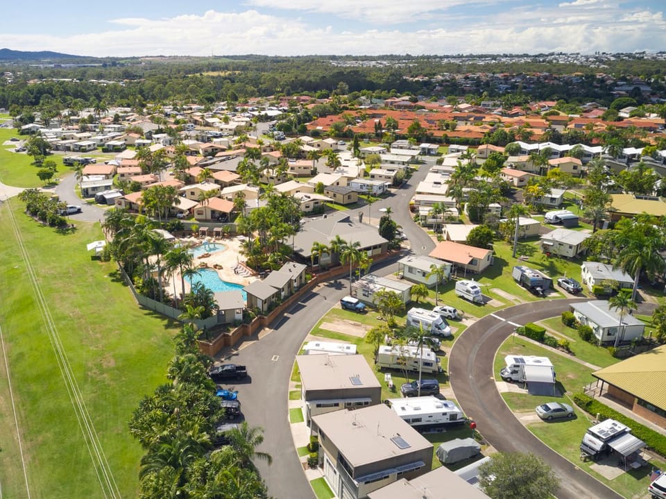 Property building, Bird's eye view, Swimming pool