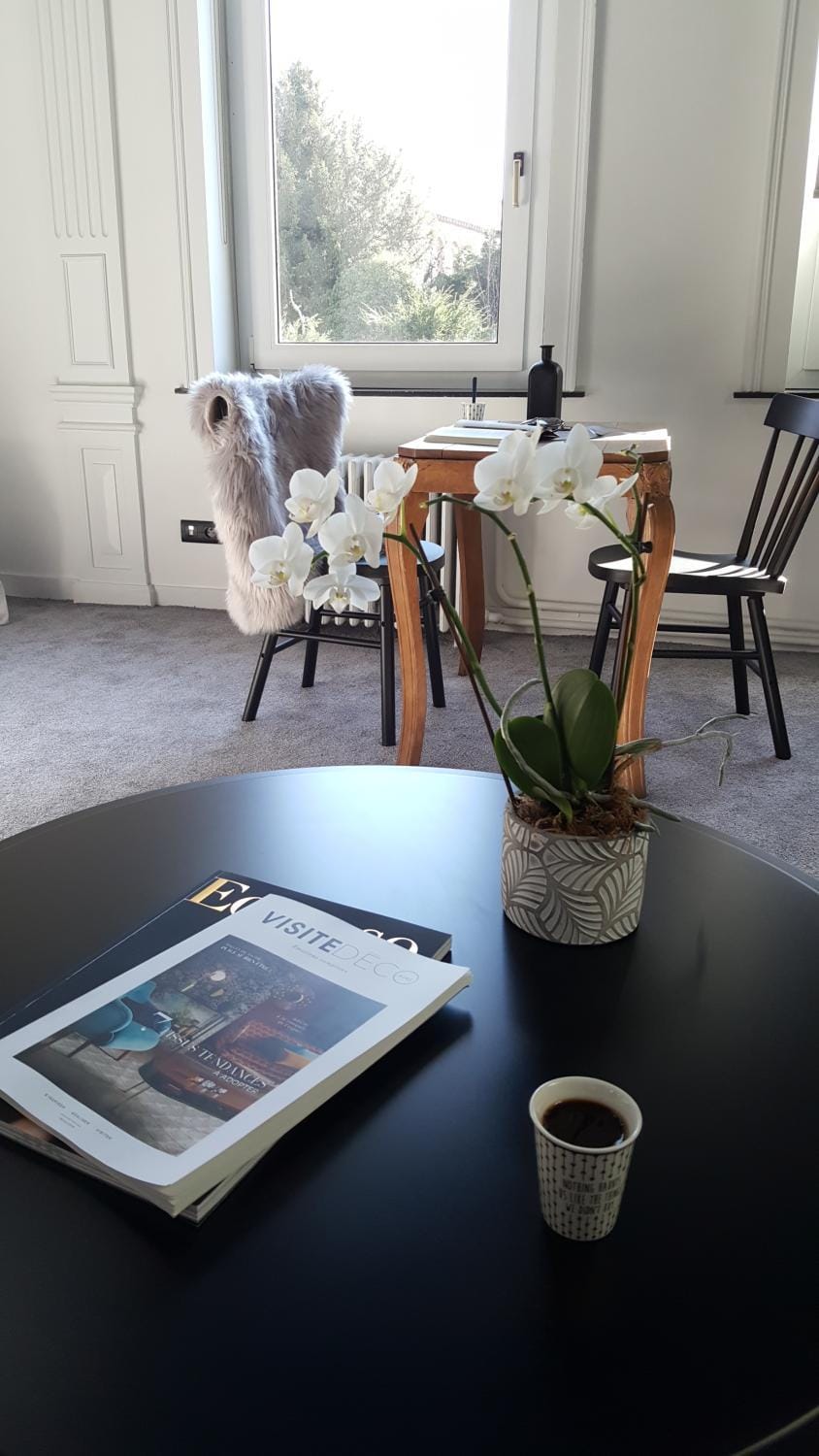 Coffee/tea facilities, Living room, Seating area, Dining area