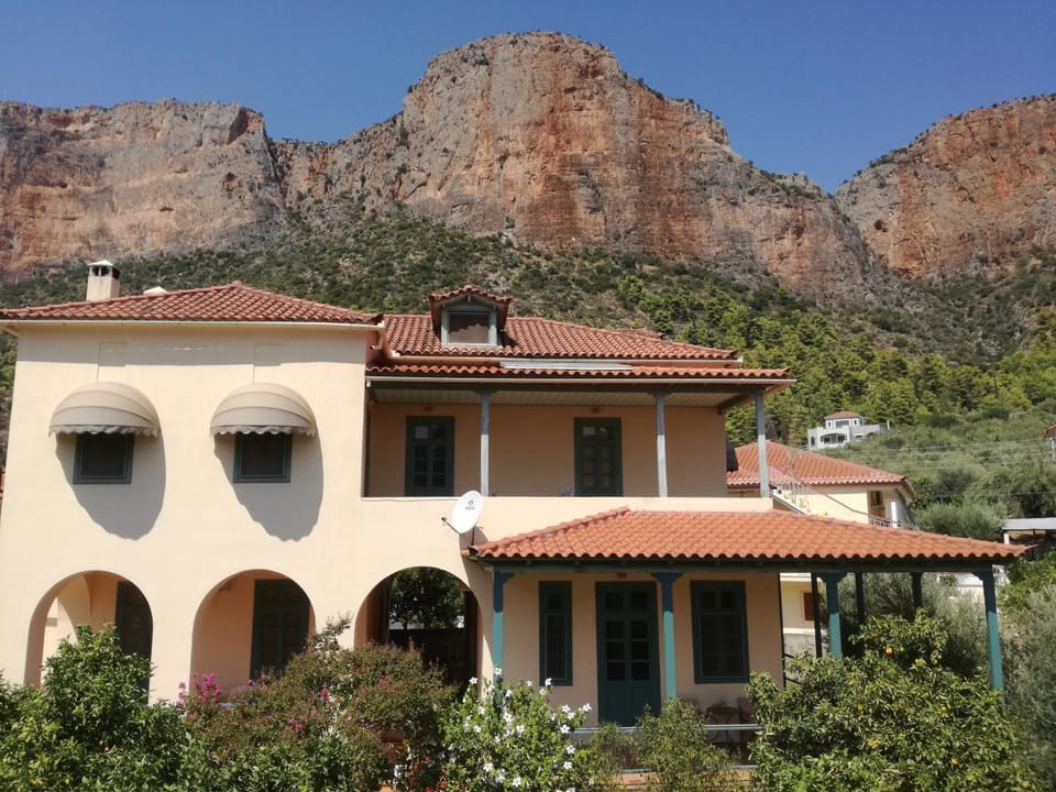 Property building, Nearby landmark, Mountain view