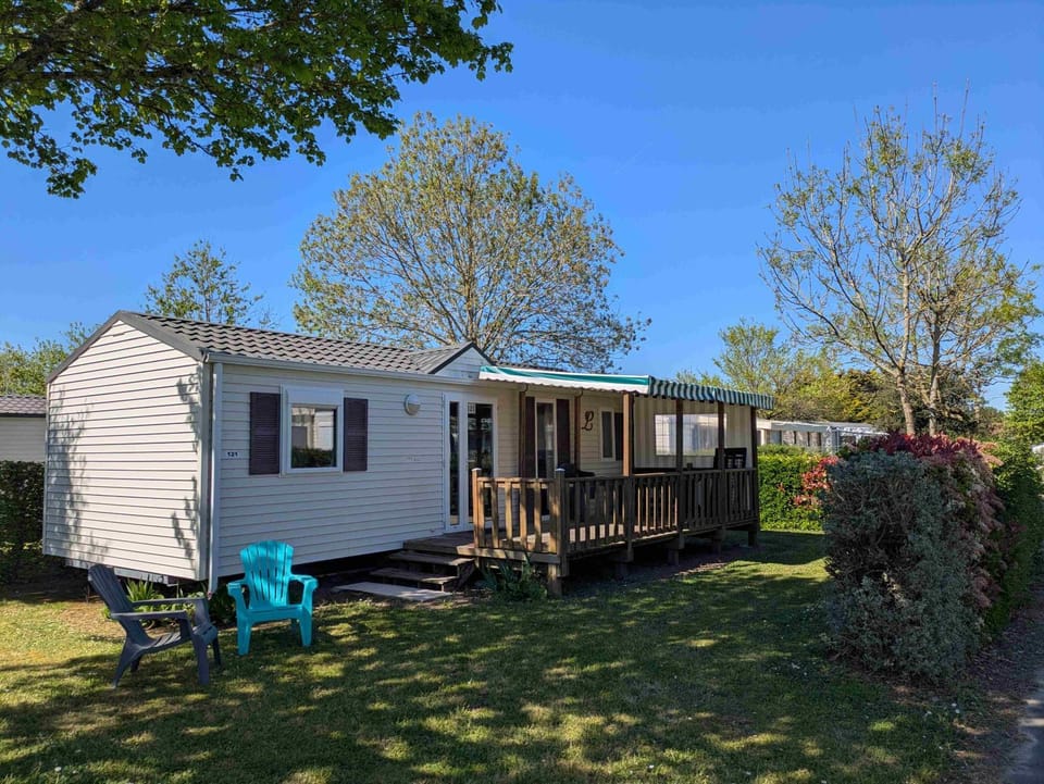 Camping Le Ragis Campground/ 
RV Resort in Pays de la Loire