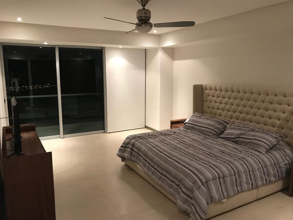 Shower, Toilet, Hot Tub, Massage, Bathroom, TV and multimedia, Balcony/Terrace, Bedroom