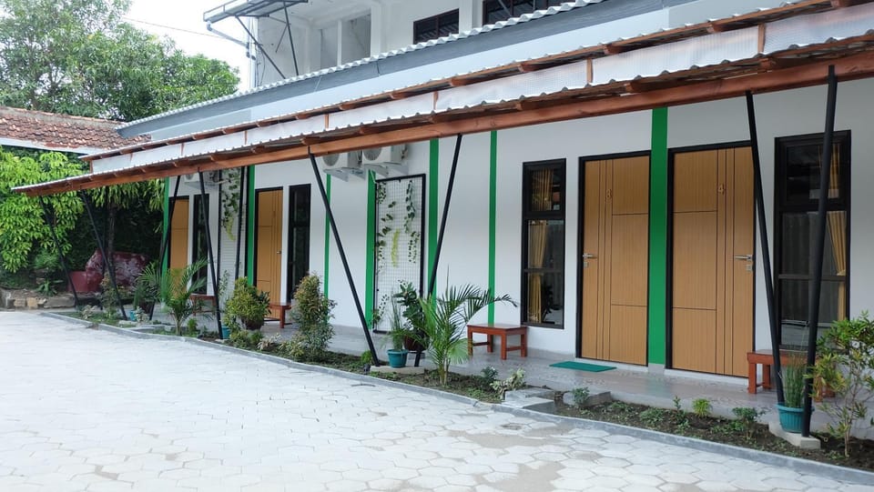 Property building, Patio, Facade/entrance, Family