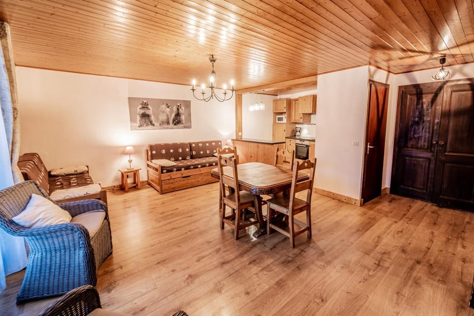 Seating area, Dining area