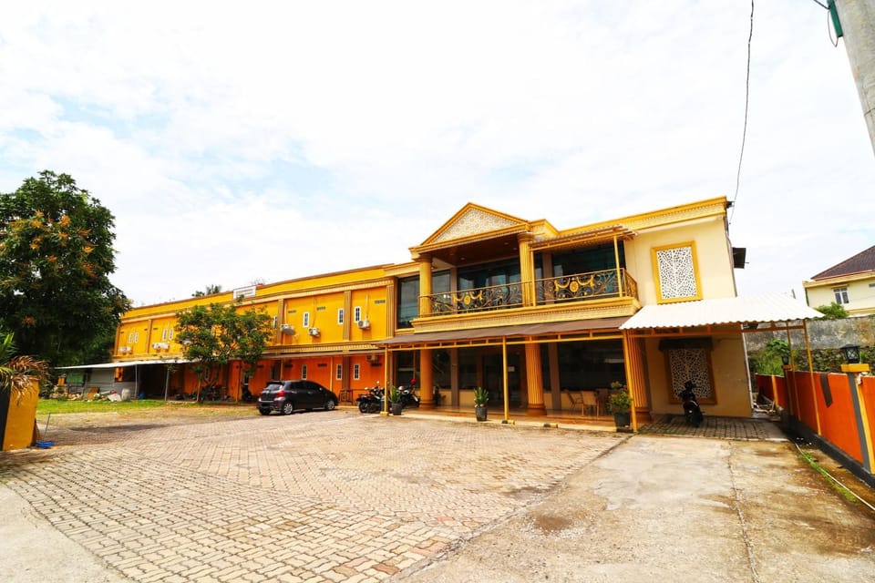 Facade/entrance