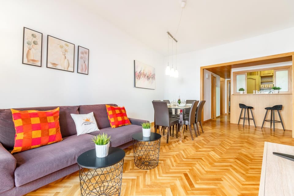 Living room, Dining area, Time of day, kitchen