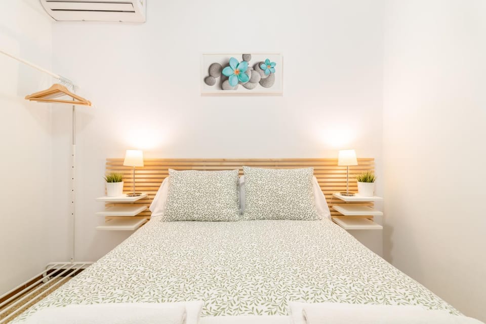 Bedroom, air conditioner