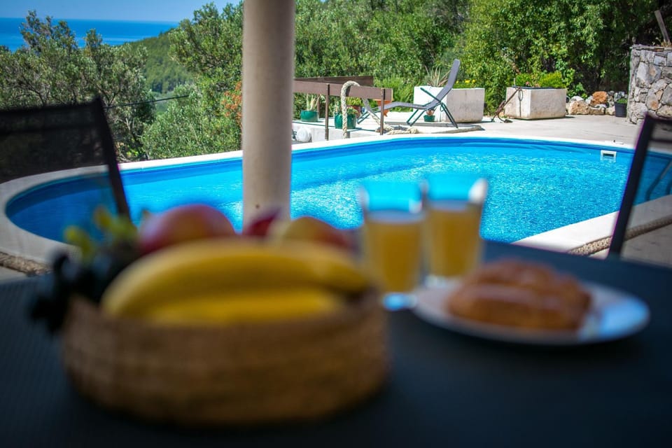 View (from property/room), Sea view, Swimming pool