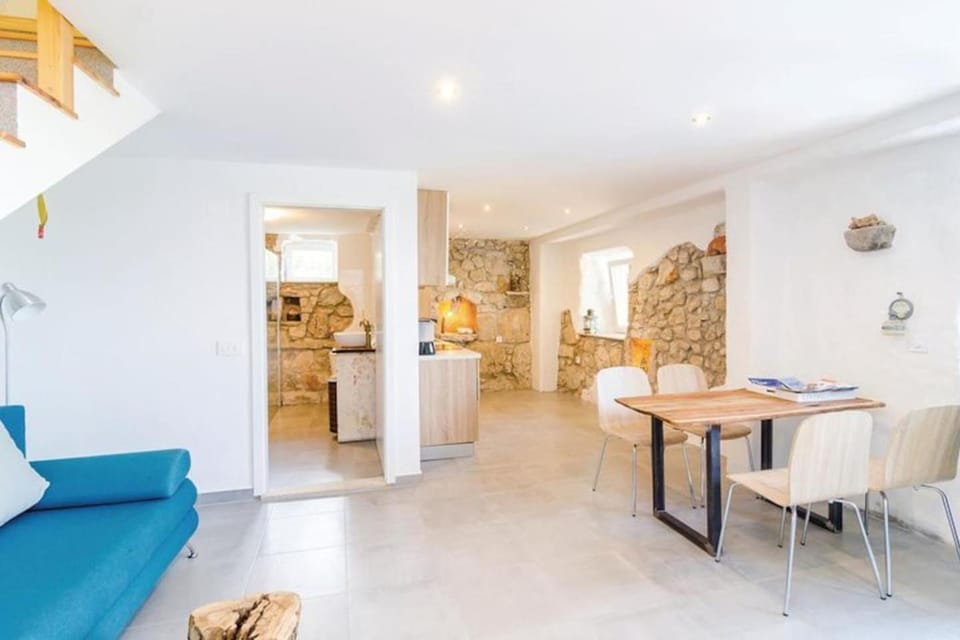 Bathroom, TV and multimedia, Living room, Dining area