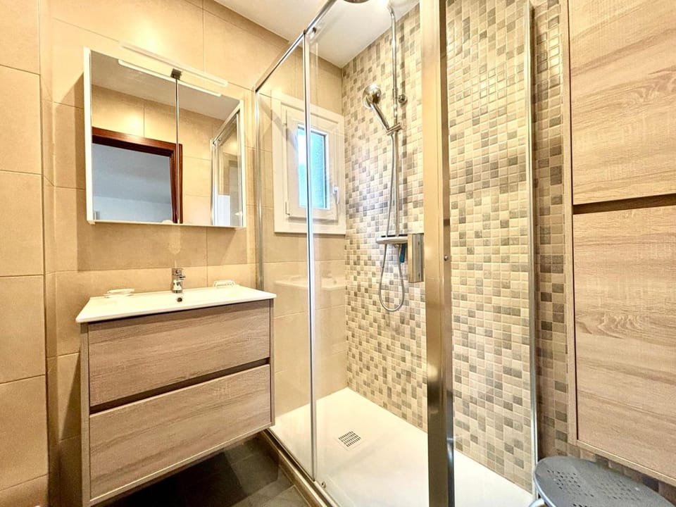 Shower, Bathroom