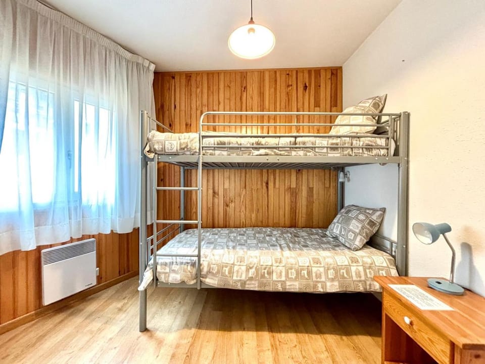 Photo of the whole room, Bedroom, bunk bed