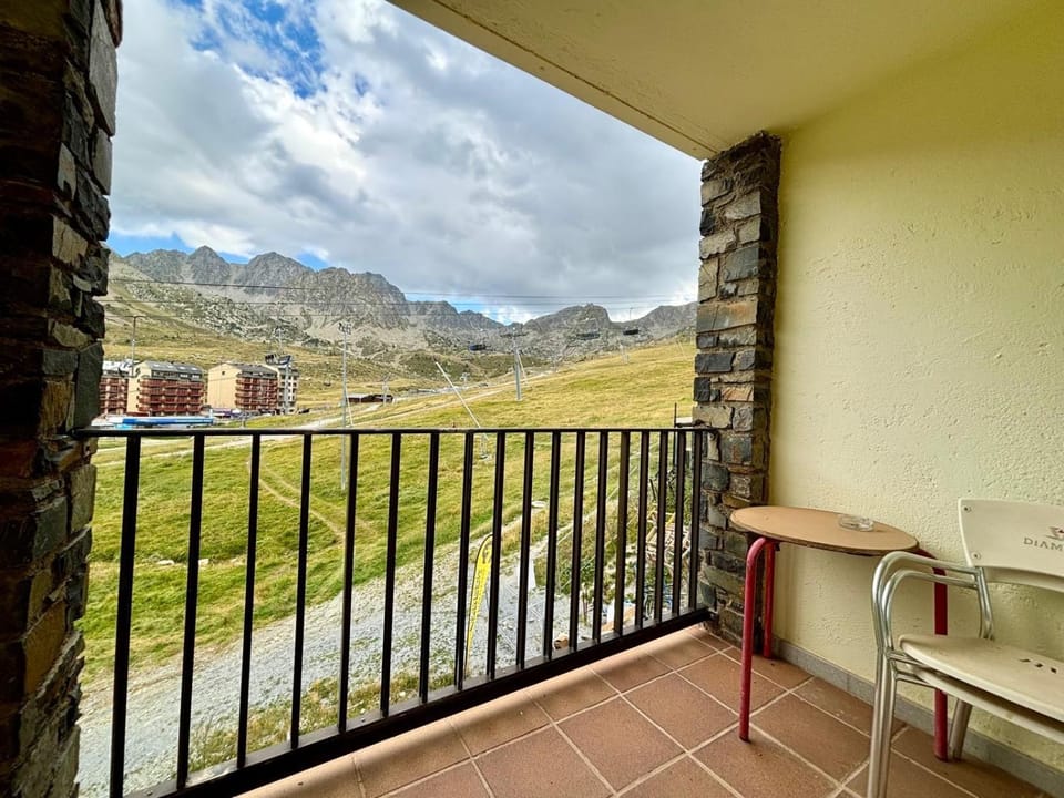 Natural landscape, Skiing, Balcony/Terrace, Landmark view, Mountain view