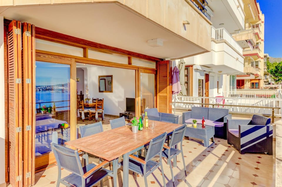 Property building, View (from property/room), Balcony/Terrace, Sea view