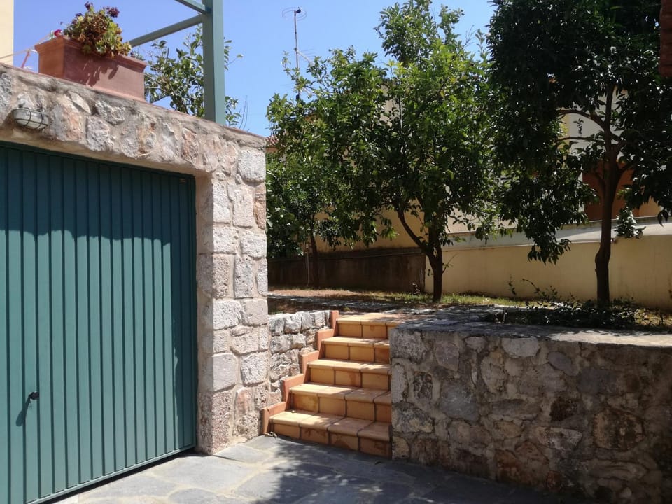 Facade/entrance, Garden