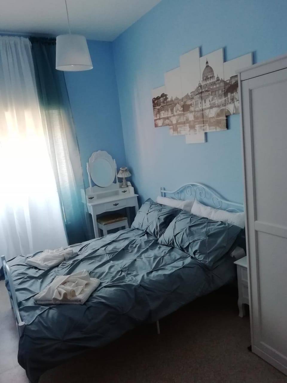 Bed, Photo of the whole room