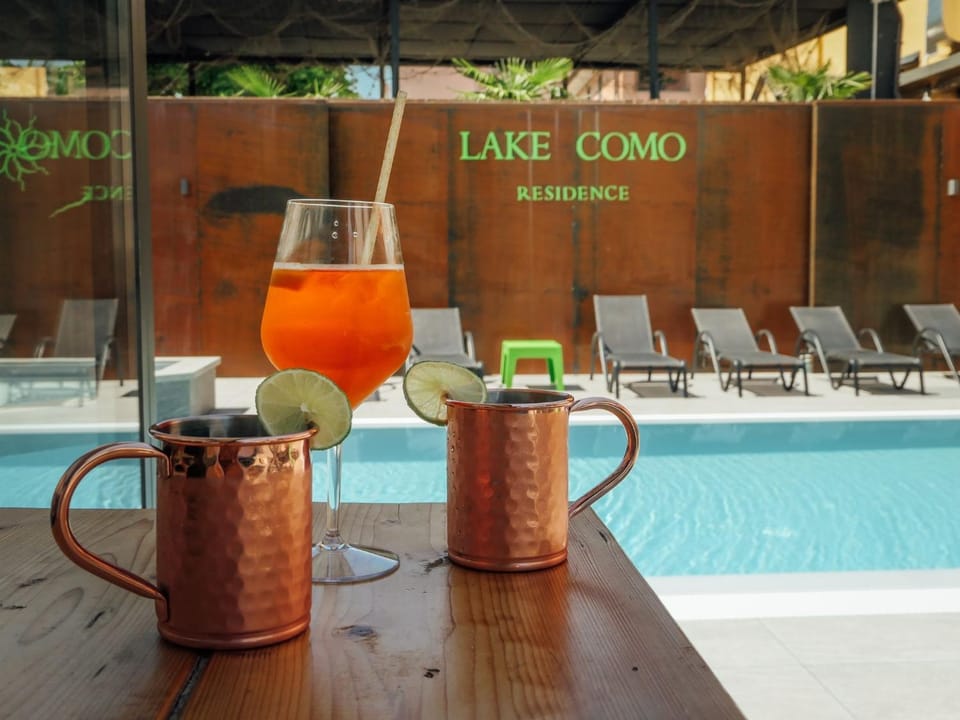 Swimming pool, Drinks, Alcoholic drinks