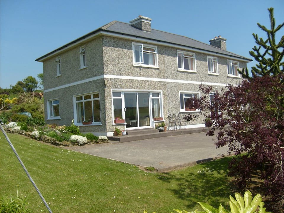 Property building, Day, Garden