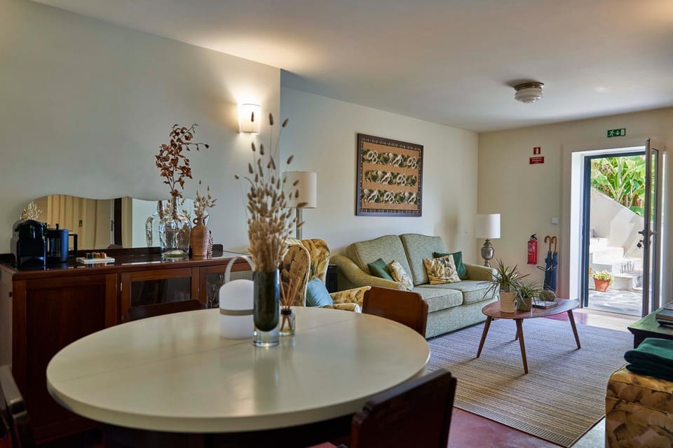 Coffee/tea facilities, Living room, Dining area