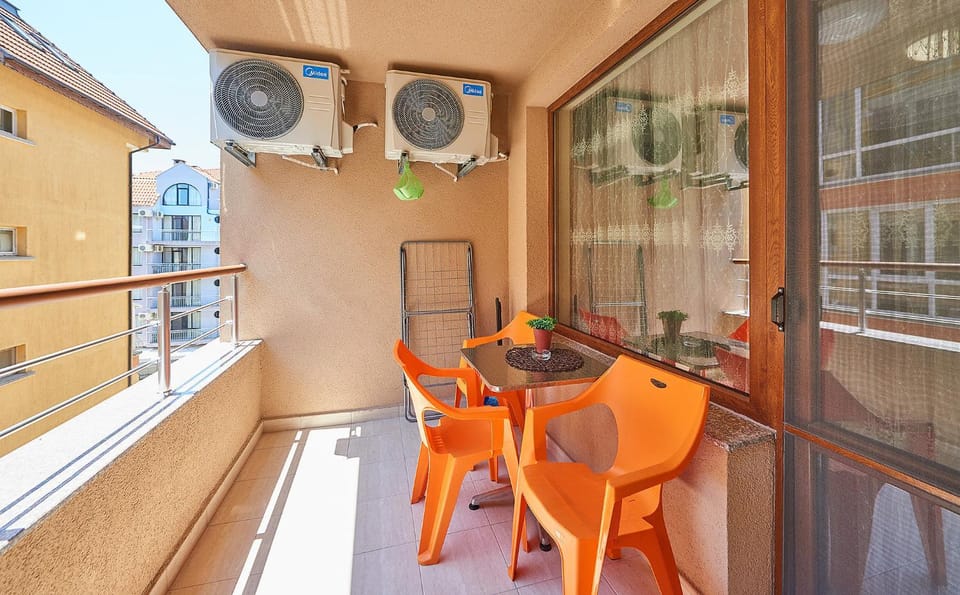 Апартаменти "Лазур" с безплатен паркинг Apartment in Pomorie