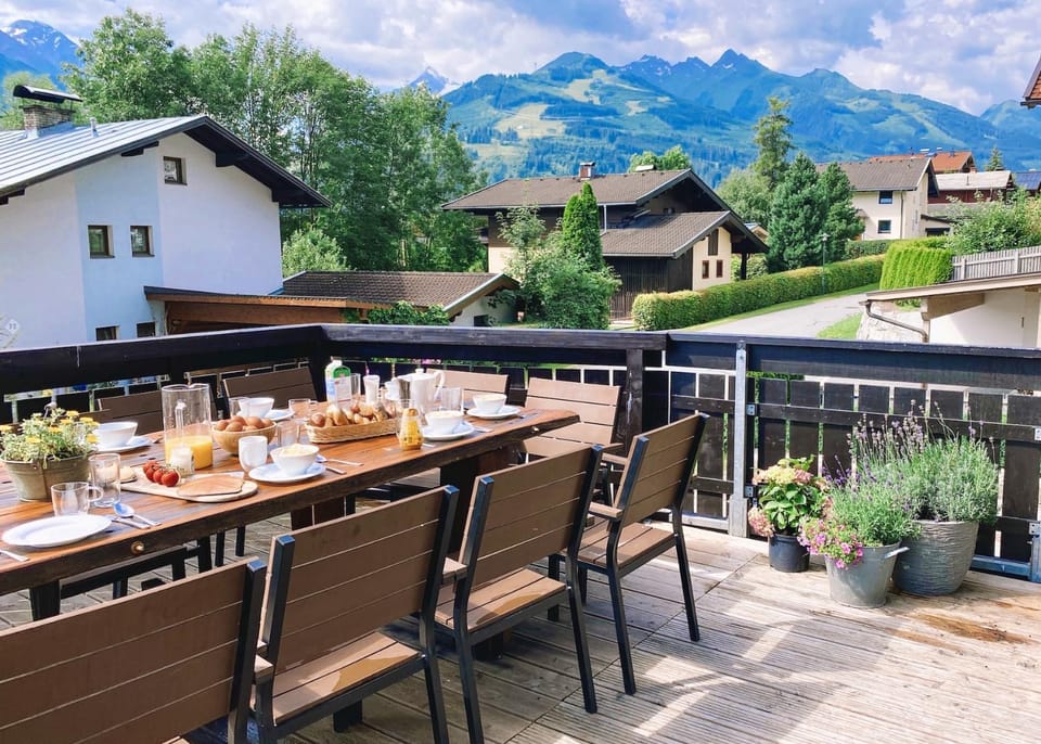 Balcony/Terrace, Mountain view, Sea view, Quiet street view