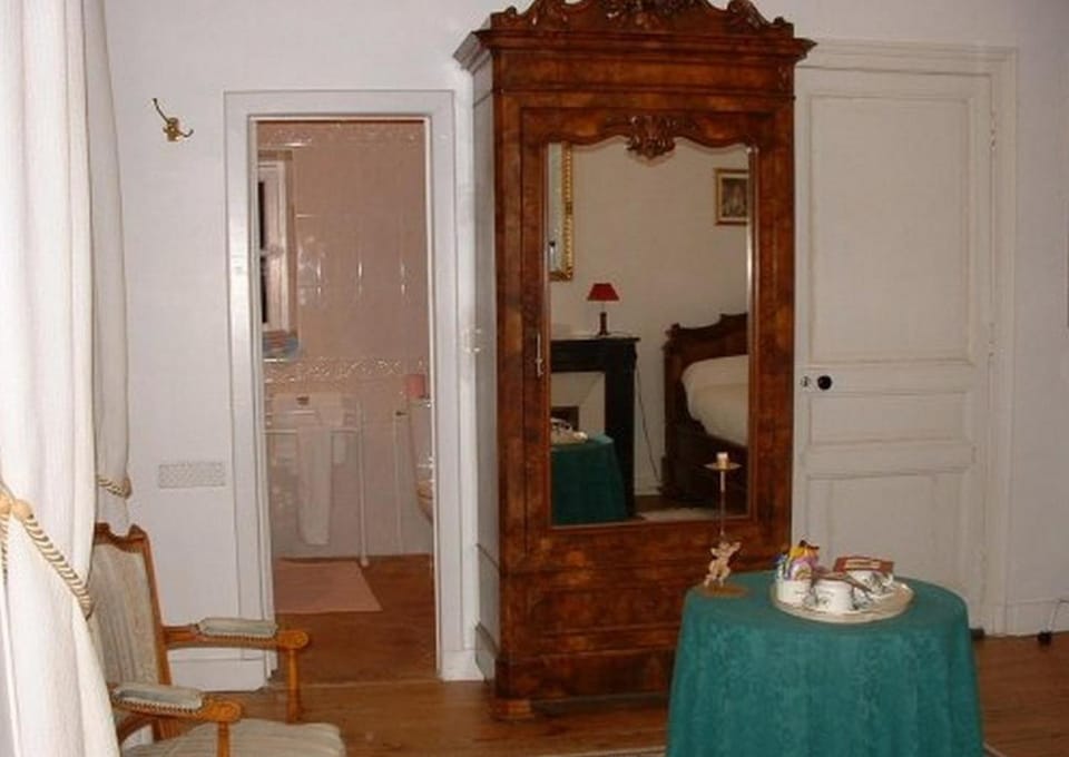 Chambres d'hôtes Le Pont Romain Bed and Breakfast in Pays de la Loire
