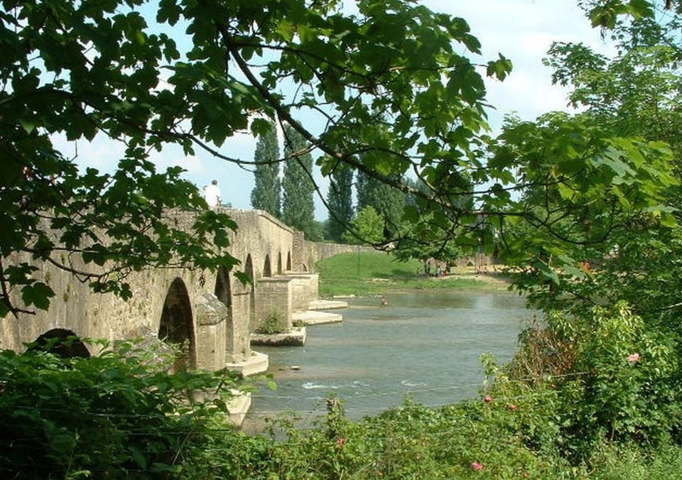 Chambres d'hôtes Le Pont Romain Bed and Breakfast in Pays de la Loire