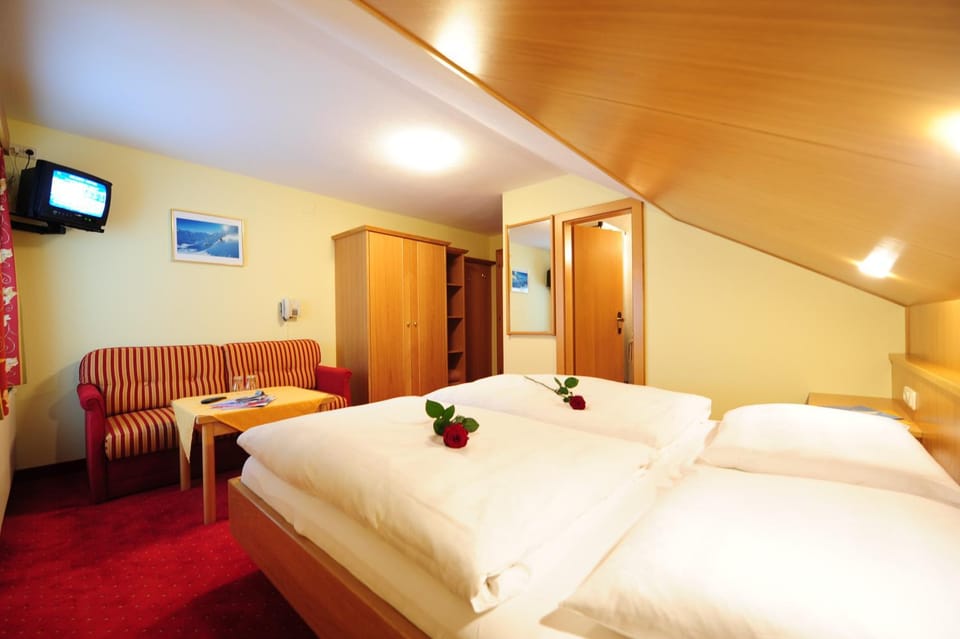 Bed, Seating area