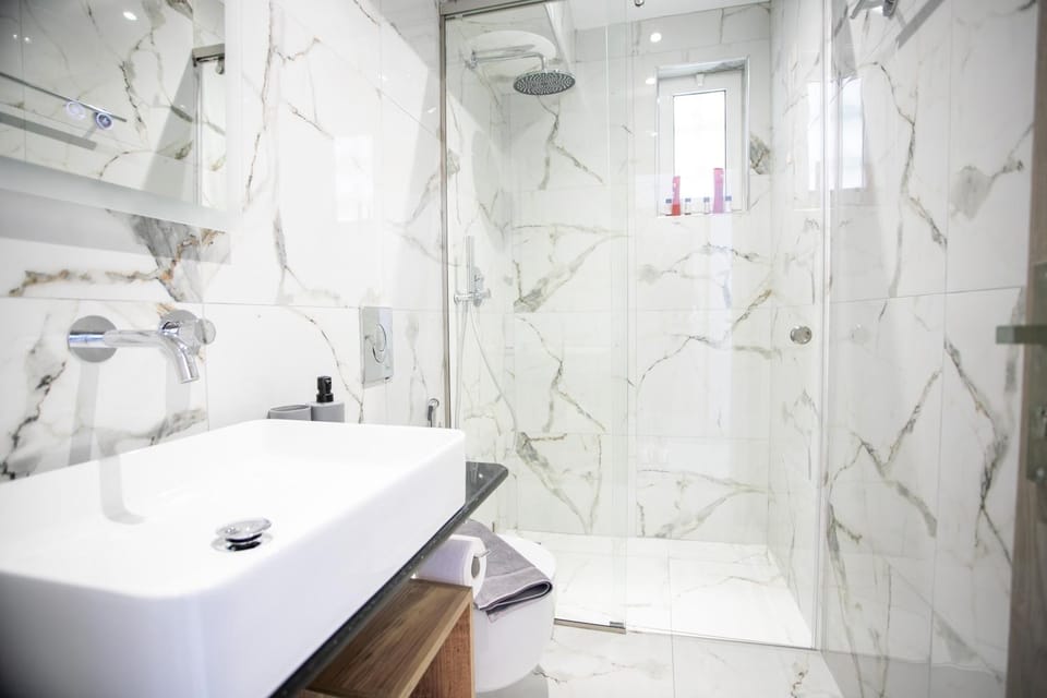 Shower, Bathroom, towels