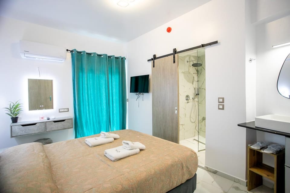 Bed, Bathroom, TV and multimedia, Photo of the whole room, Bedroom, towels, wardrobe, air conditioner