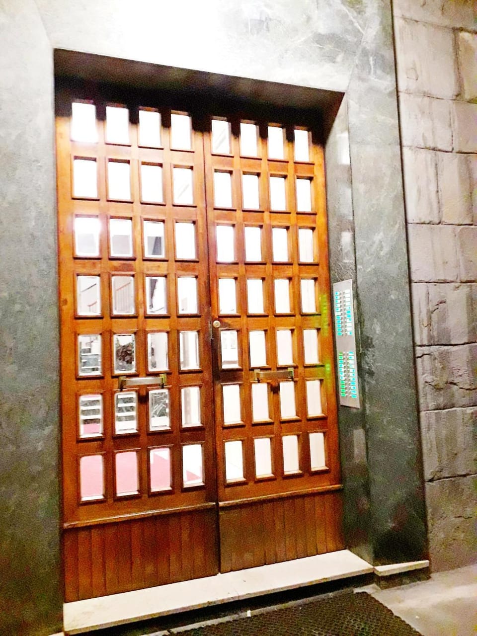 Old Center Station Apartment in Bologna