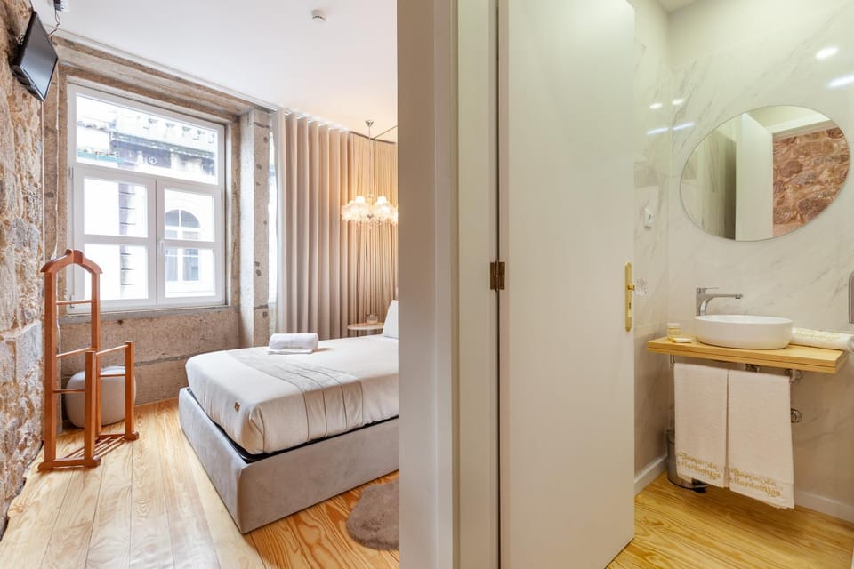 Shower, Toilet, Bedroom, City view