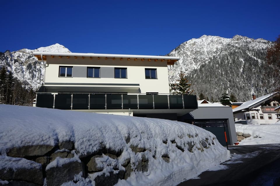 Facade/entrance, Mountain view