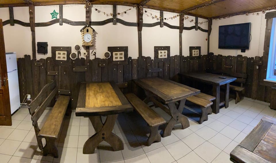 Restaurant/places to eat, Communal lounge/ TV room, Banquet/Function facilities, Communal kitchen