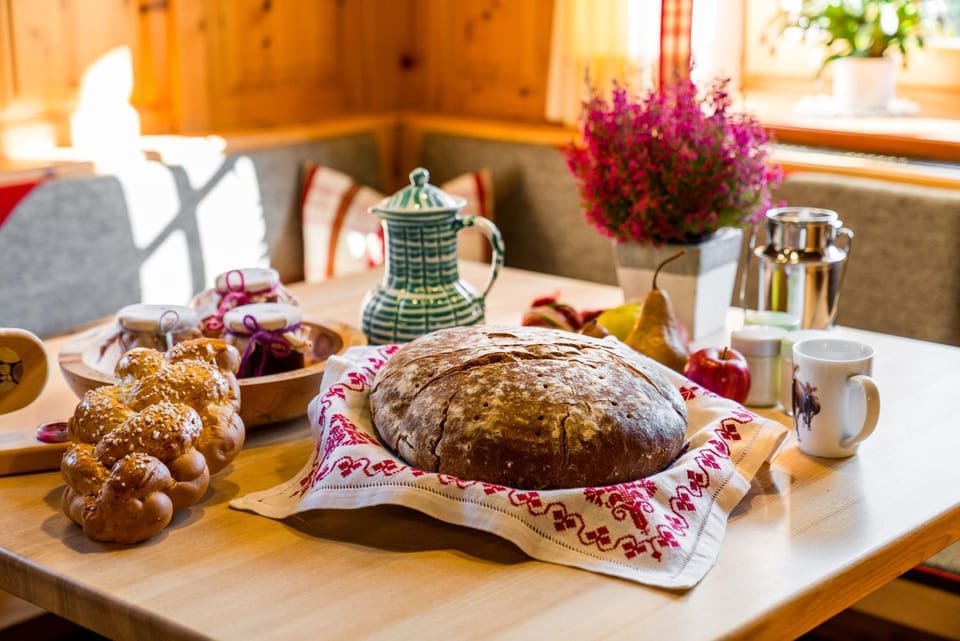 Restaurant/places to eat, Communal lounge/ TV room, Continental breakfast, Non alcoholic drinks