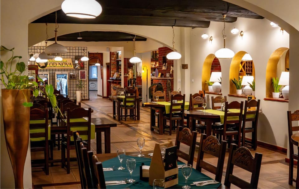 Restaurant/places to eat, Lounge or bar, Breakfast