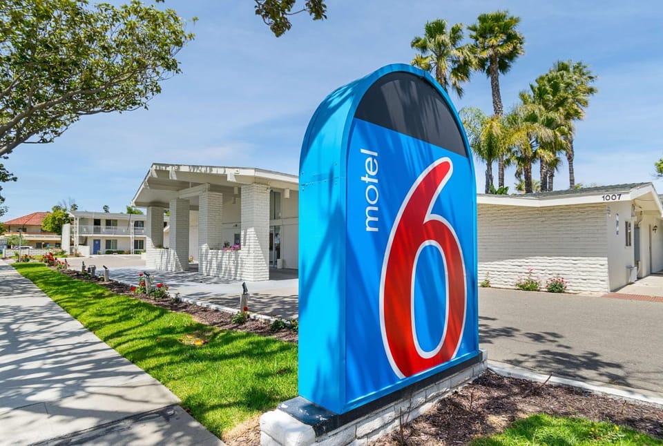 Property building, Facade/entrance, Day, Property logo or sign, On site, Time of day