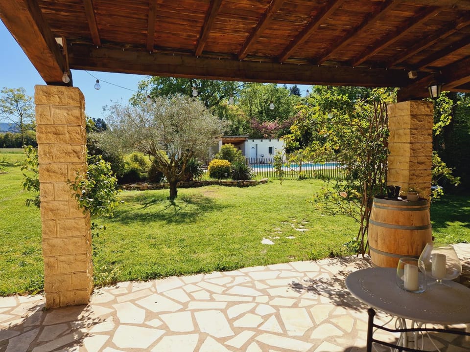 Mas du Rollier Chambres d'hôtes Bed and Breakfast in Provence-Alpes-Côte d'Azur